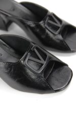Nayara Esnek Yumuşak Kaymaz Taban (4/6 cm) Siyah Rugan Mat V Toka Kadın Kalın Topuklu Terlik - Görsel 3