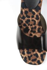 Hannah Kadın Leopar Desen Tabanlı Siyah Şeffaf Şeritli Orta Topuklu (8 CM) Topuklu Terlik - Görsel 4