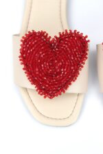 Ruby Heart Bej Cilt El Yapımı Boncuk İşleme Kırmızı Kalp Detaylı Kadın Terlik - Görsel 3