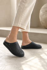 Mono Comfort Hafif Yumuşak Taban Unisex Sabo Delikli Siyah Cilt Terlik